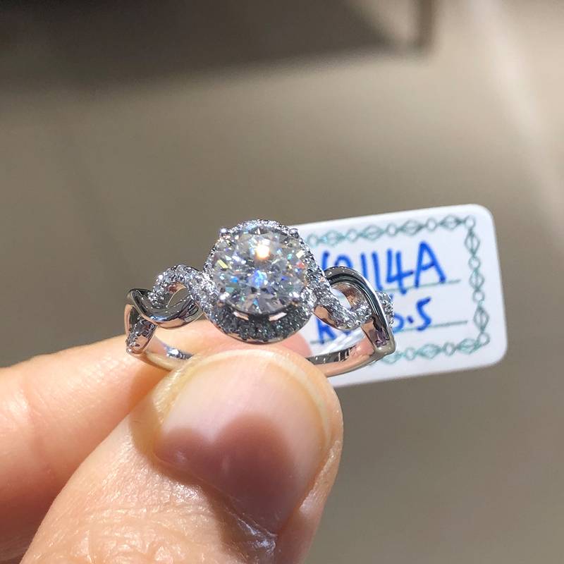 Micro inlaid Twisted Arm Round Bag Women's Ring S925 Silver Plated Platinum Customized Selection Main Stone Moissanite Diamond 1.0ct/Secondary Stone High Carbon Diamond